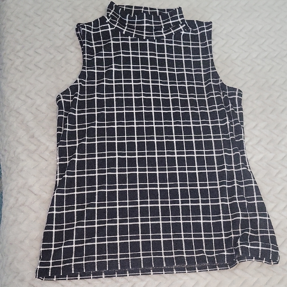 CeCe Black and White Boxy Sleeveless Tank Top